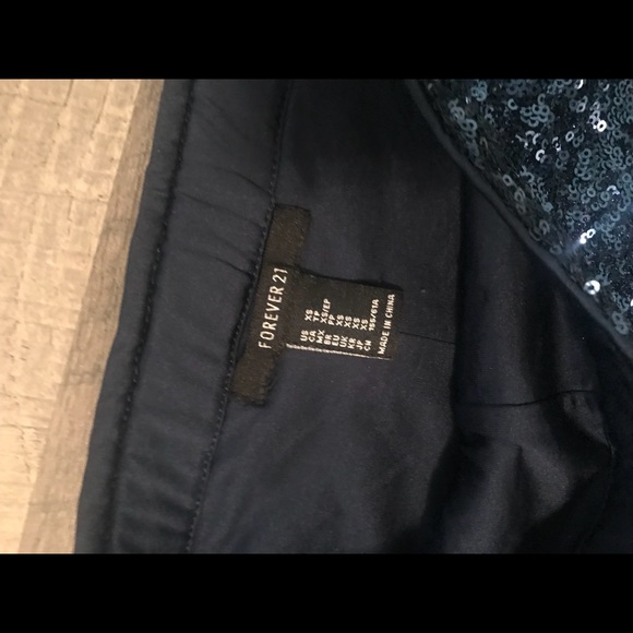 Sequined blue shorts - Picture 2 of 2